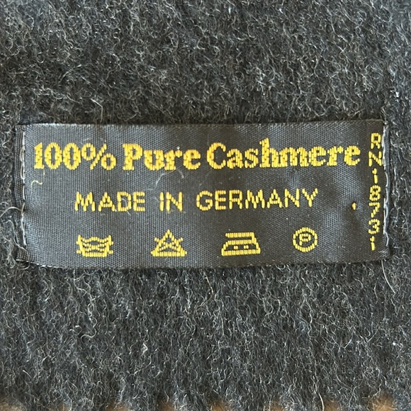 Gorgeous Black 100% Pure Cashmere Scarf / Has One Small Hole / Made in Germany - Picture 3 of 3